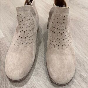 Toms Light Beige Suede Ankle Booties